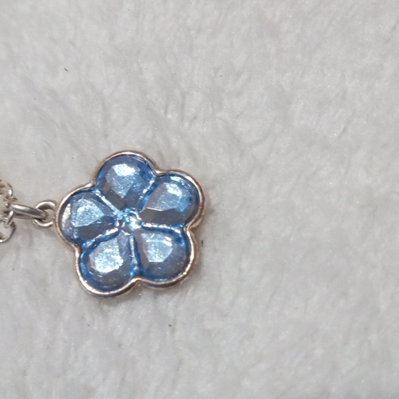 Flower necklace - Picture 2 of 3